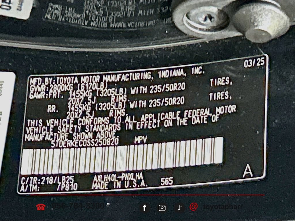 Used 2025 Toyota Sienna Platinum FWD image 34