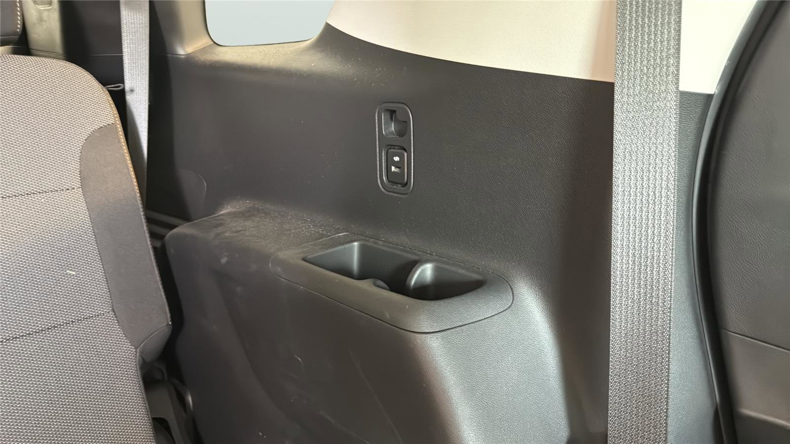 Used 2021 Chevrolet Traverse LS image 24