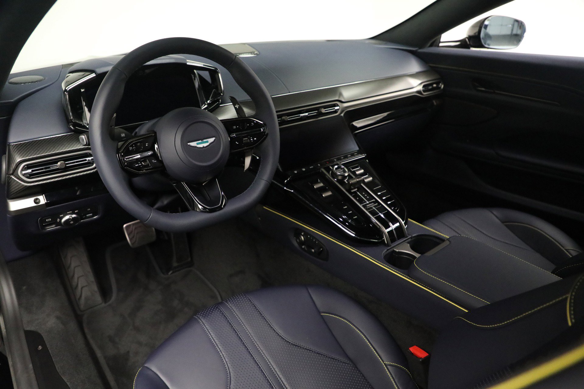 New 2026 Aston Martin V8 Vantage Coupe image 17