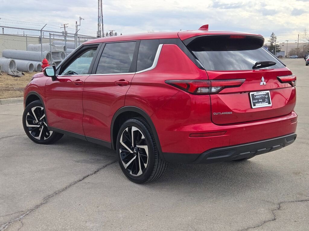 Used 2022 Mitsubishi Outlander ES image 13