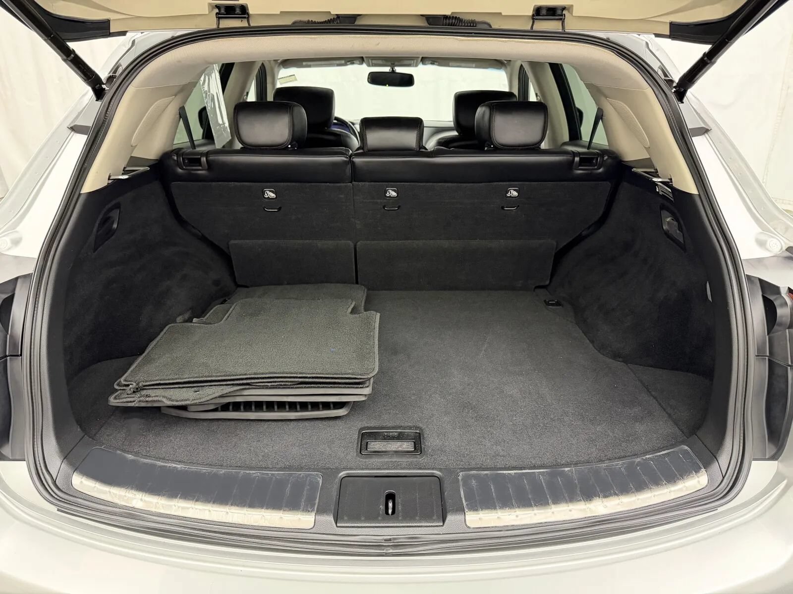 Used 2017 INFINITI QX70 AWD w/ Premium Package image 27