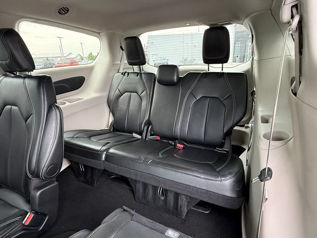 Used 2024 Chrysler Pacifica Touring-L FWD image 15