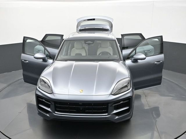 New 2026 Porsche Cayenne GTS AWD/4WD image 32