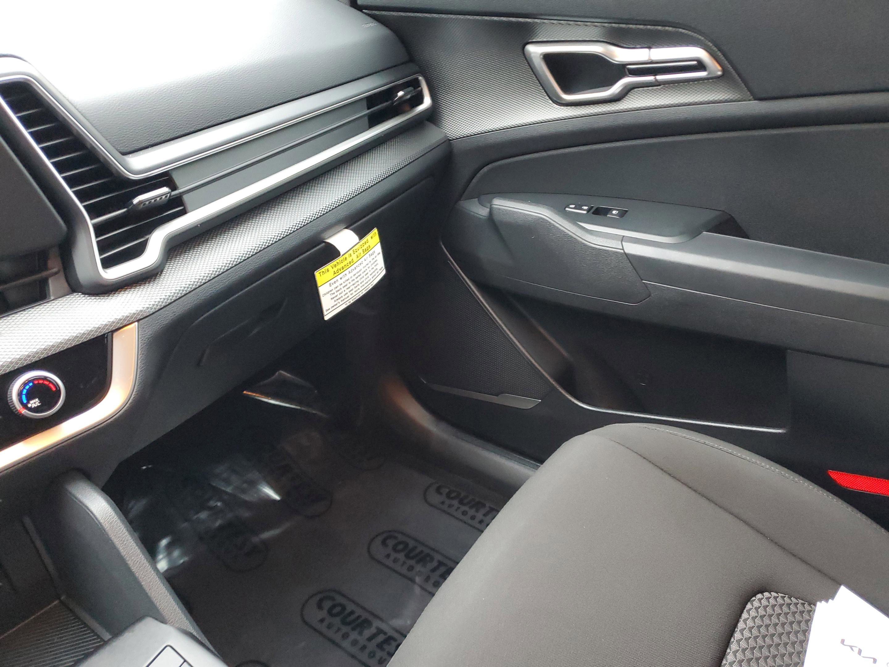 Certified 2025 Kia Sportage LX image 25