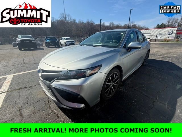 Used 2021 Toyota Camry SE image 1