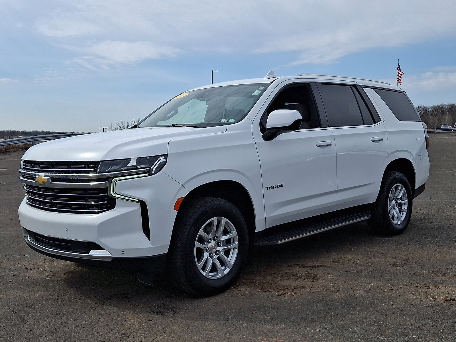 Used 2024 Chevrolet Tahoe LT image 3