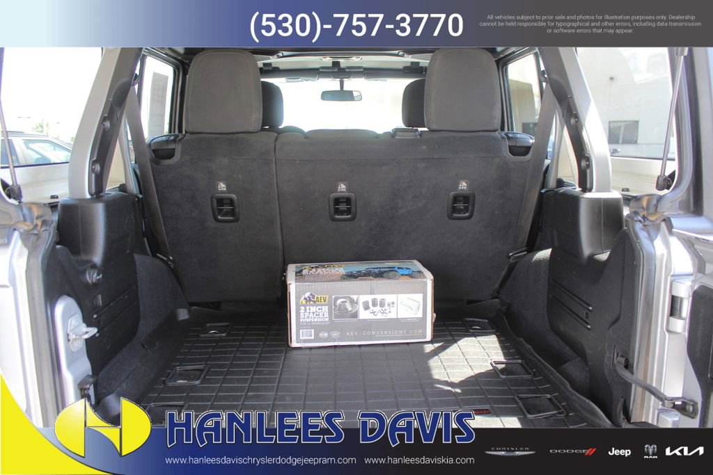 Used 2020 Jeep Wrangler Unlimited Sahara image 11