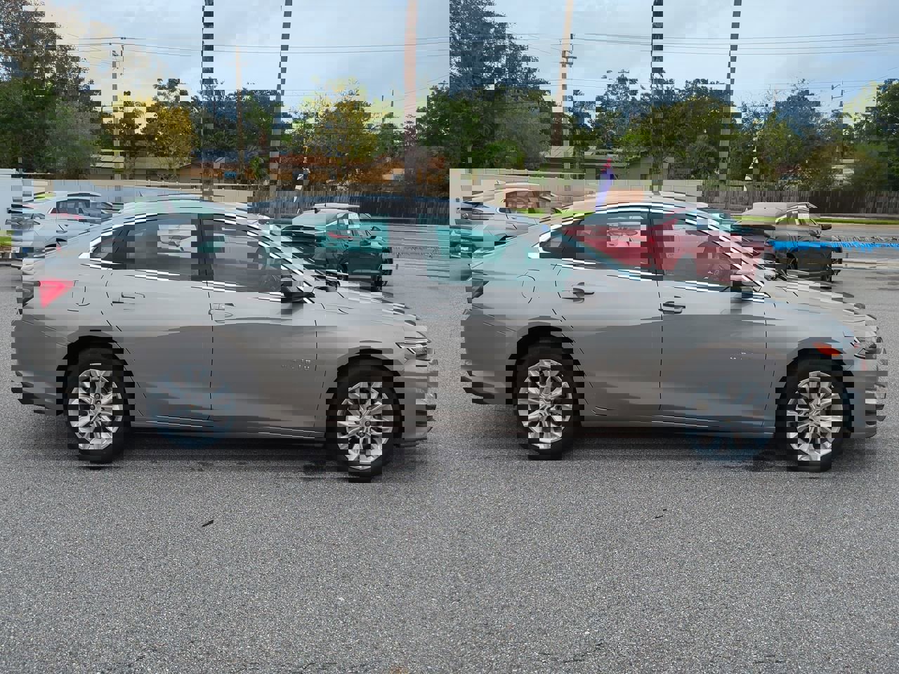 Used 2025 Chevrolet Malibu LT image 3