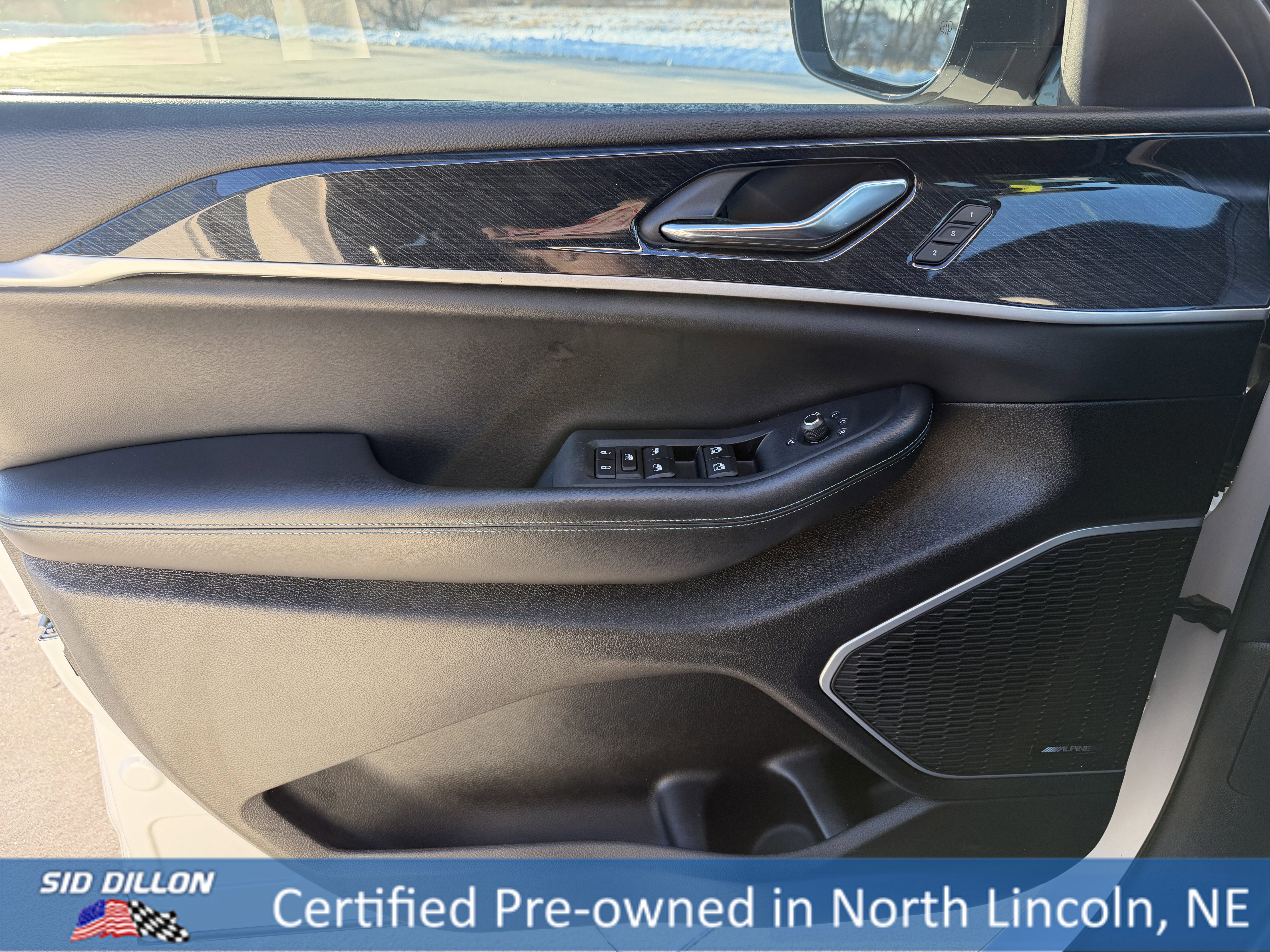 Used 2024 Jeep Grand Cherokee Trailhawk image 18