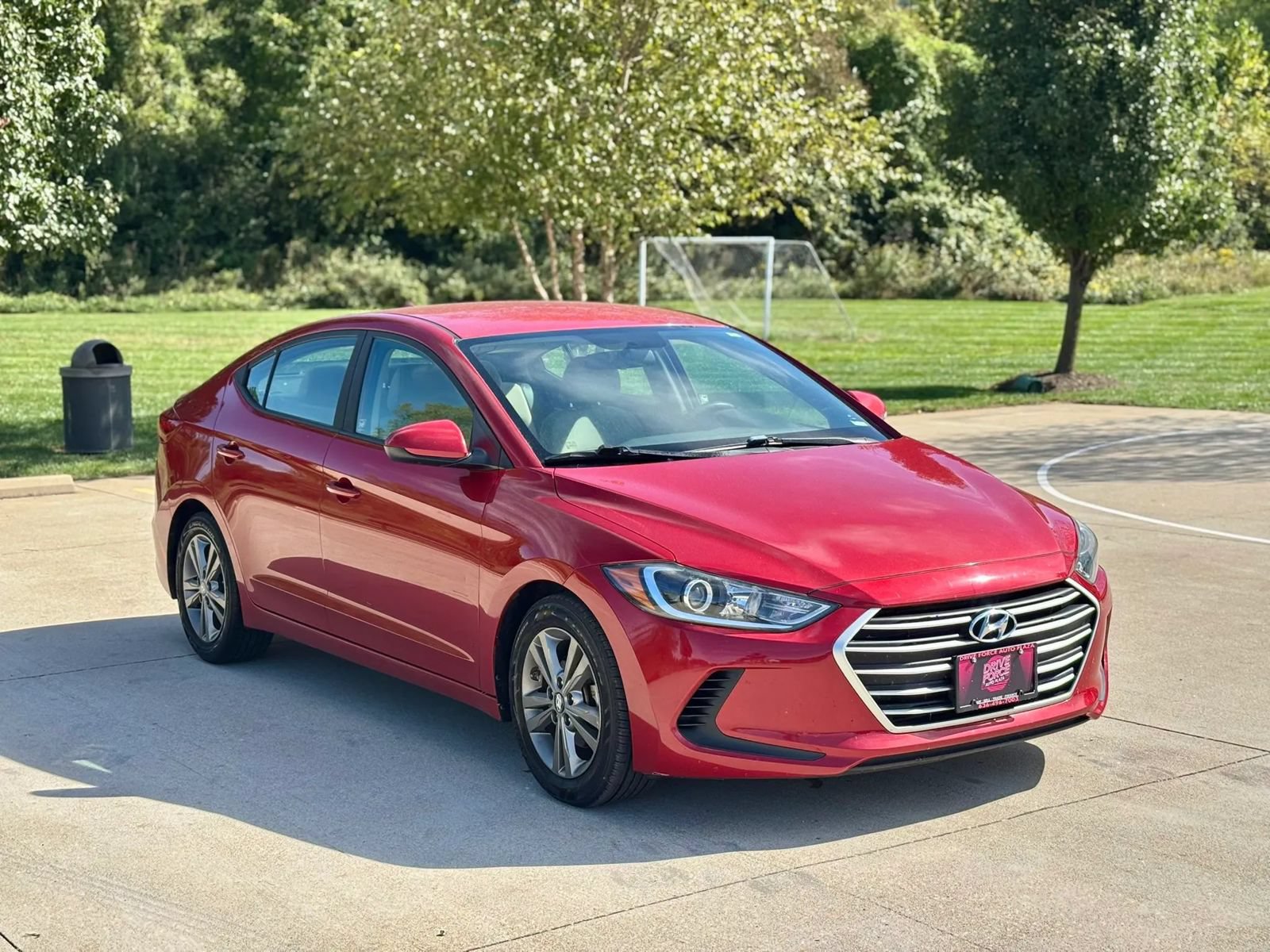 Used 2017 Hyundai Elantra SE FWD image 3