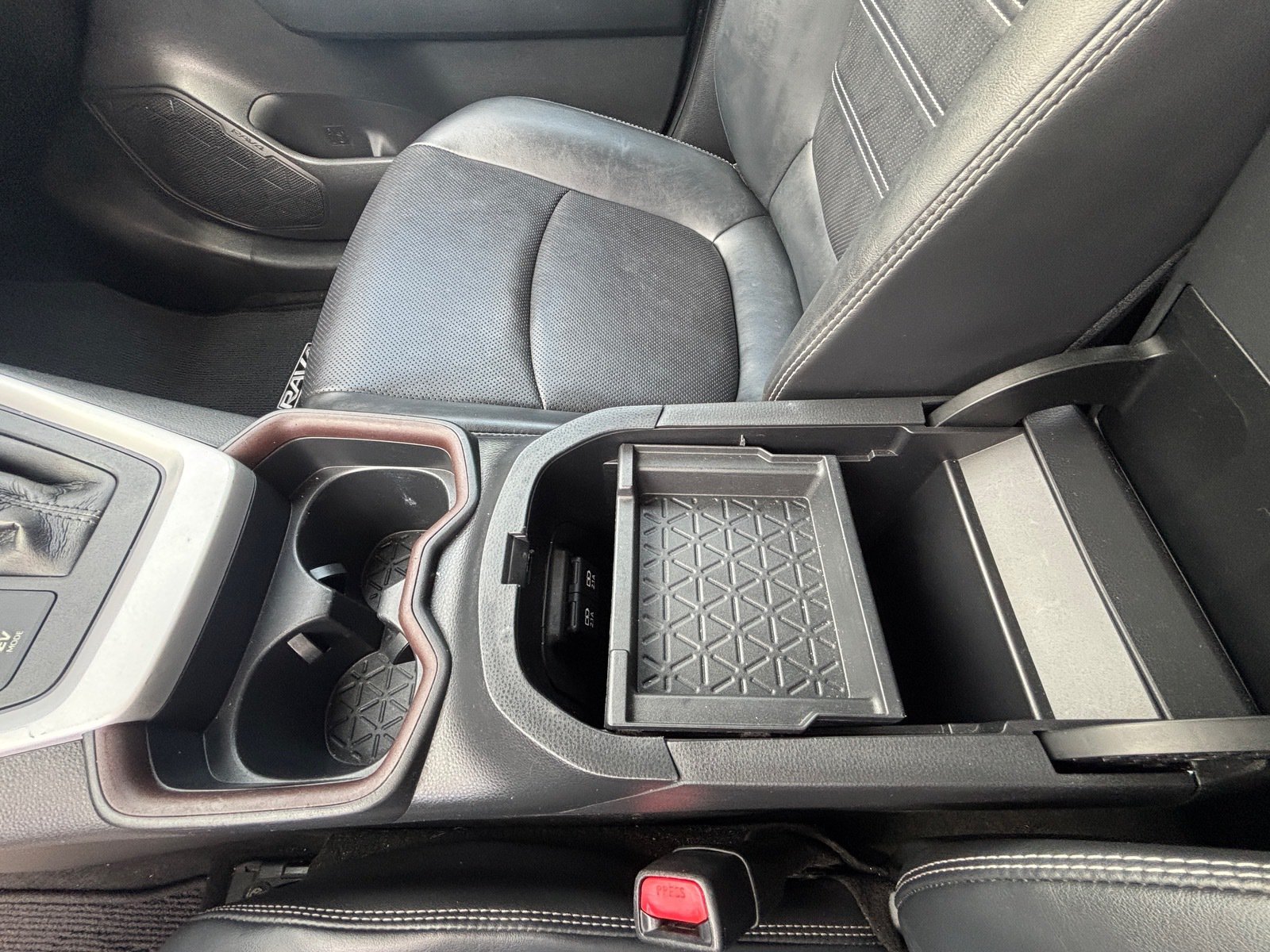 Used 2020 Toyota RAV4 Limited AWD/4WD image 18