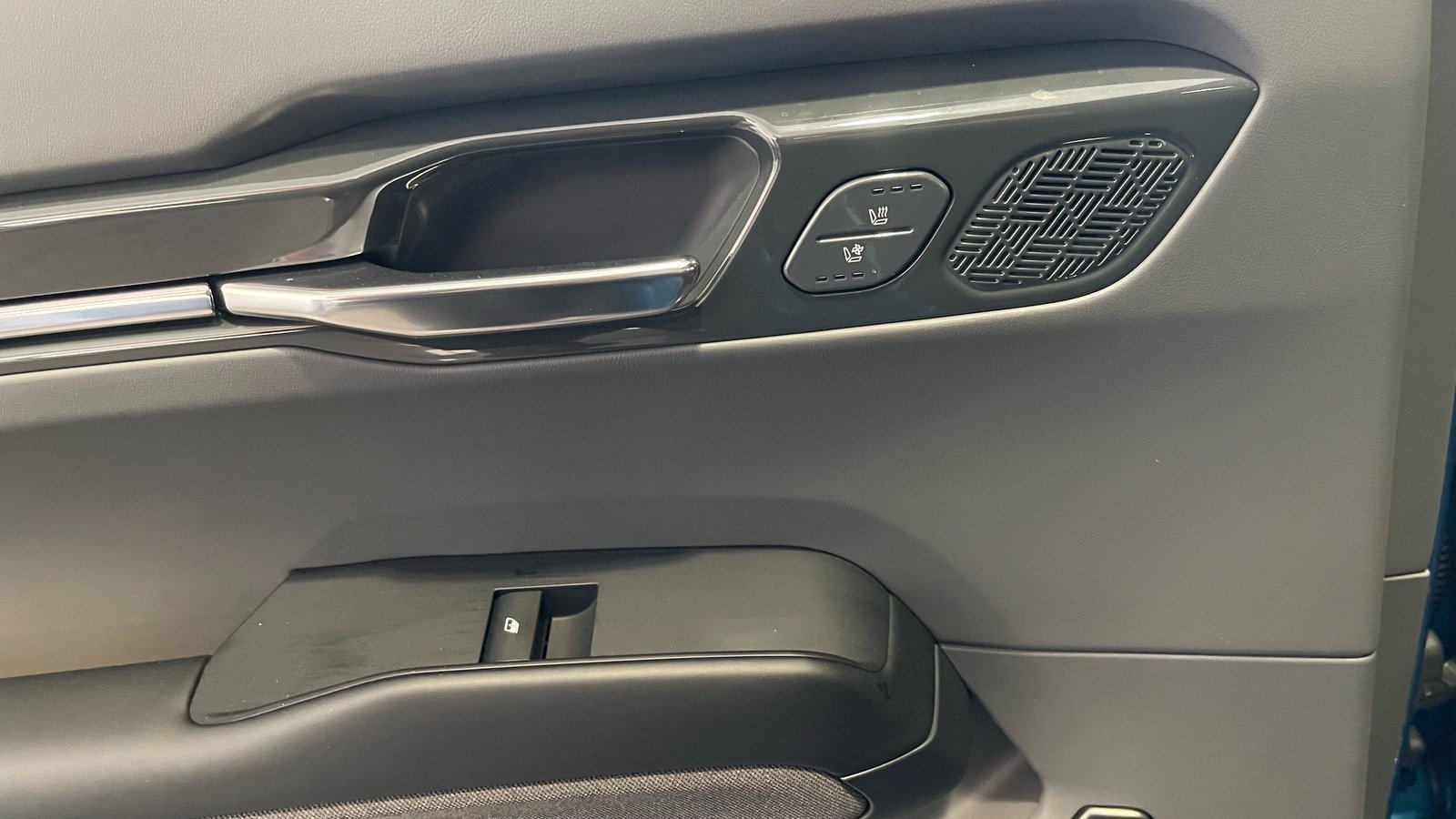 Used 2026 Kia EV9 Land w/ Nightfall Edition Package image 31