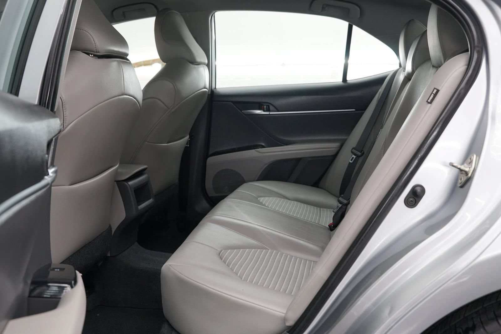 Used 2020 Toyota Camry SE FWD image 27