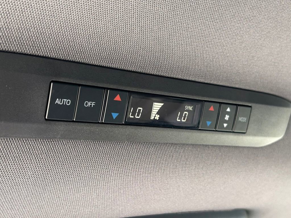 Used 2023 Toyota Sienna Limited FWD image 26