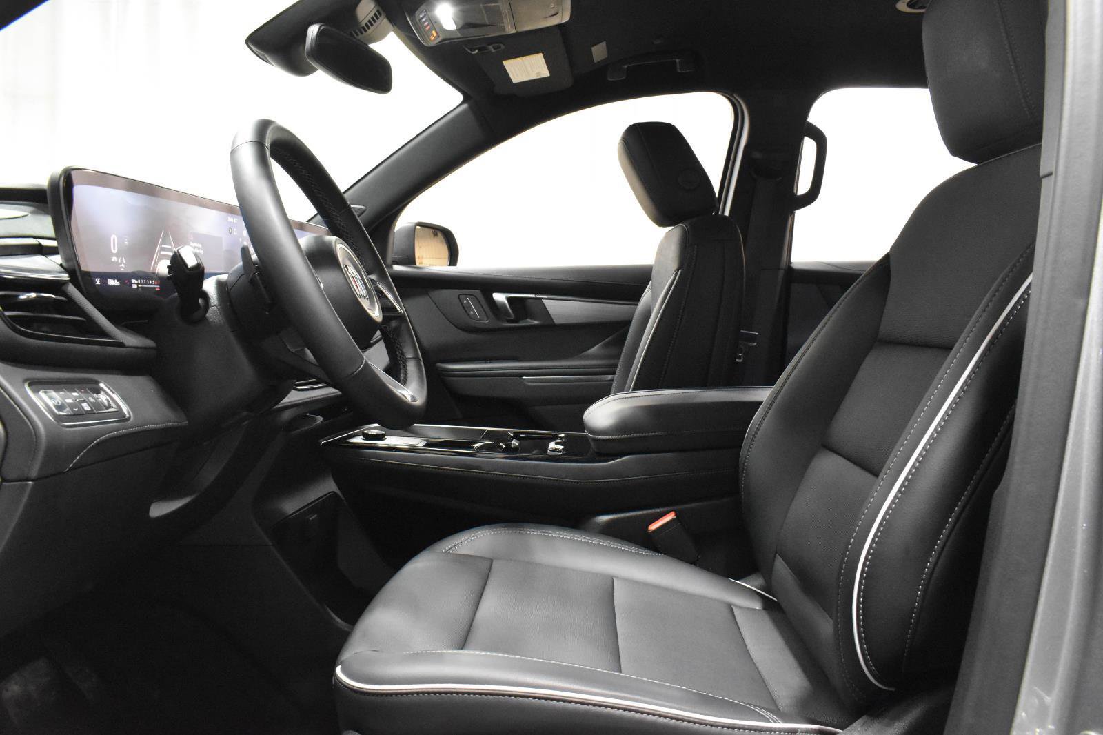 Used 2025 Buick Enclave Preferred image 2