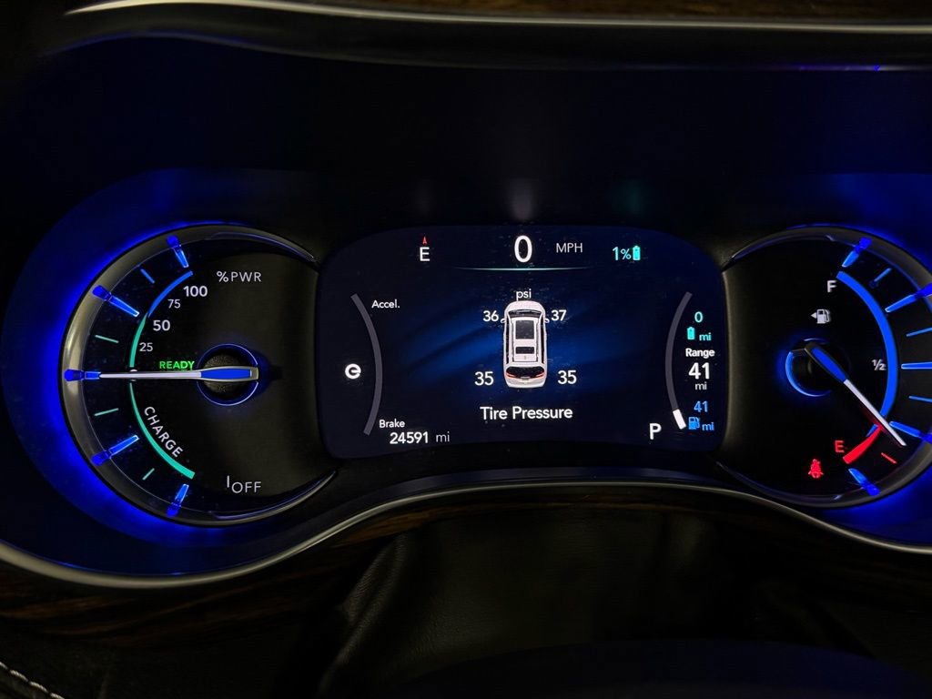 Used 2023 Chrysler Pacifica Limited image 15