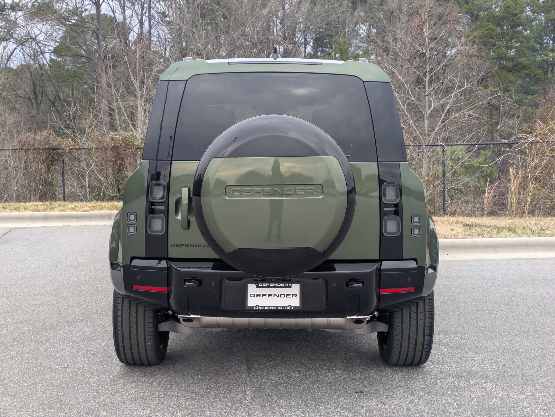 New 2026 Land Rover Defender 110 X-Dynamic SE image 6