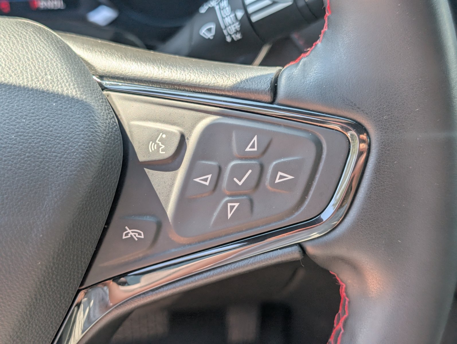 Certified 2024 Chevrolet Equinox RS w/ LPO, Floor Liner Package FWD image 26