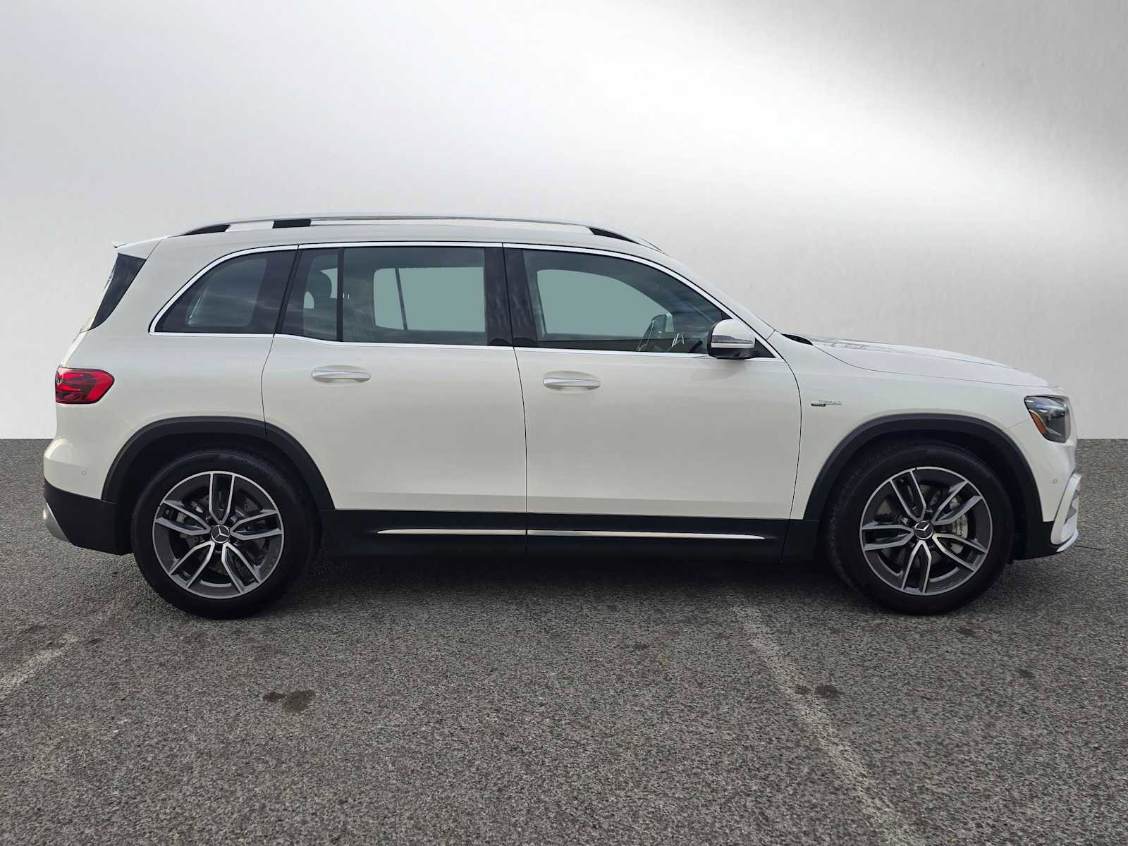 Used 2025 Mercedes-Benz GLB 35 AMG 4MATIC image 2