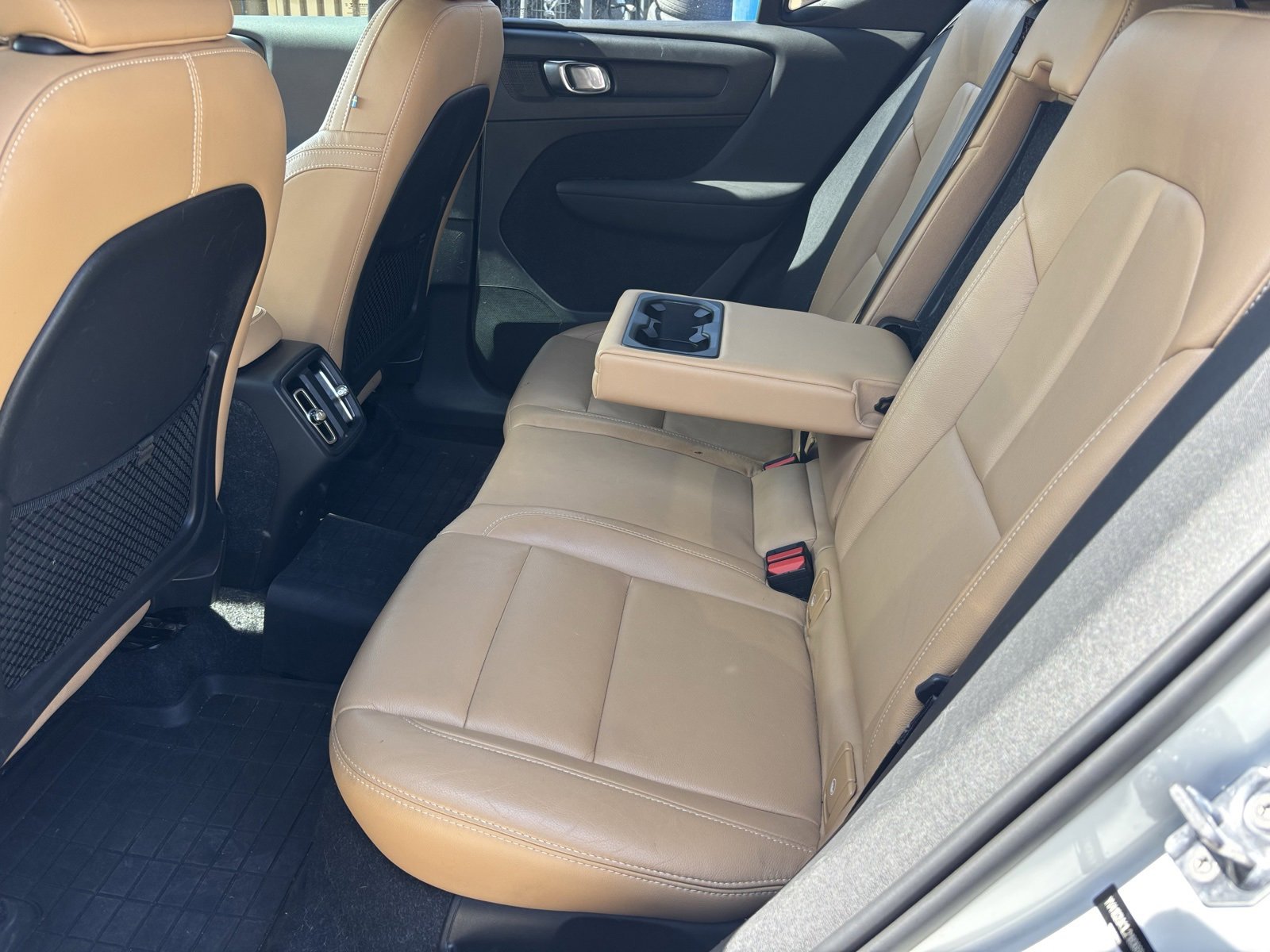 Used 2020 Volvo XC40 T5 Momentum w/ Protection Package Premier image 6