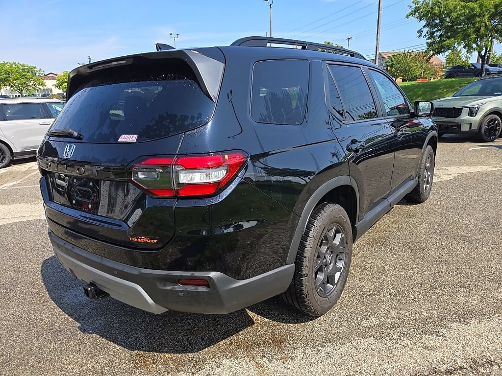 Used 2024 Honda Pilot TrailSport image 3