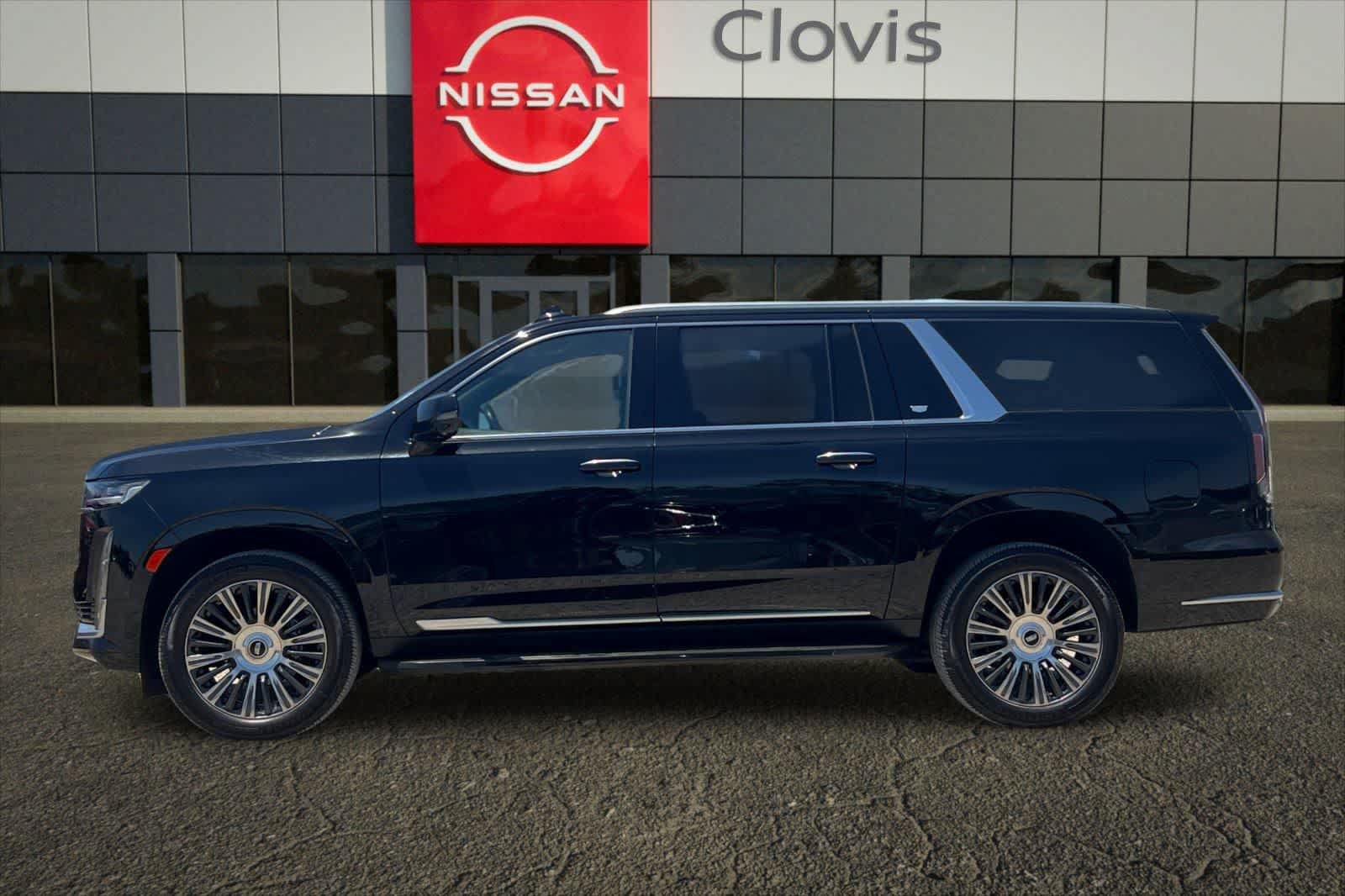 Used 2022 Cadillac Escalade ESV Luxury AWD/4WD image 6