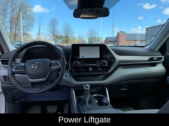 Used 2025 Toyota Highlander LE AWD/4WD image 16