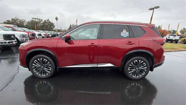 Used 2025 Nissan Rogue Platinum w/ Tech Package image 7