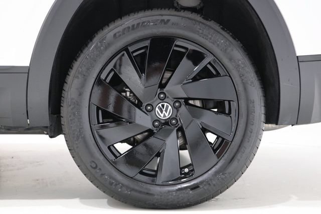 Used 2025 Volkswagen Atlas SE FWD image 11