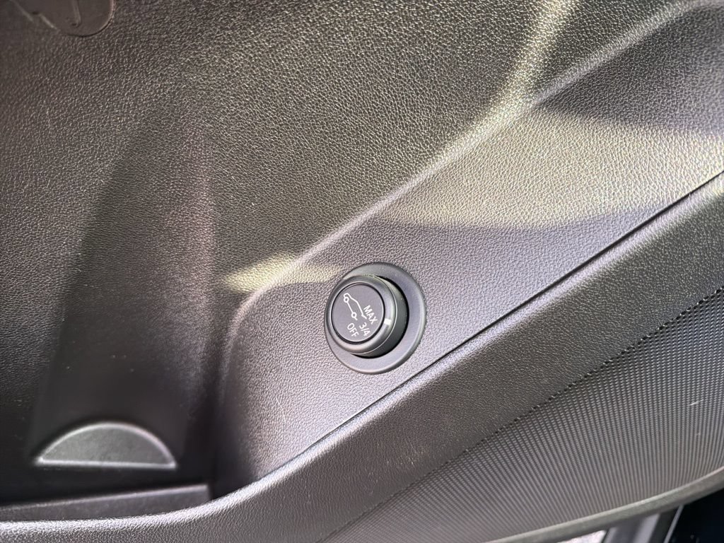 Used 2022 Chevrolet Equinox RS w/ Infotainment Package FWD image 35
