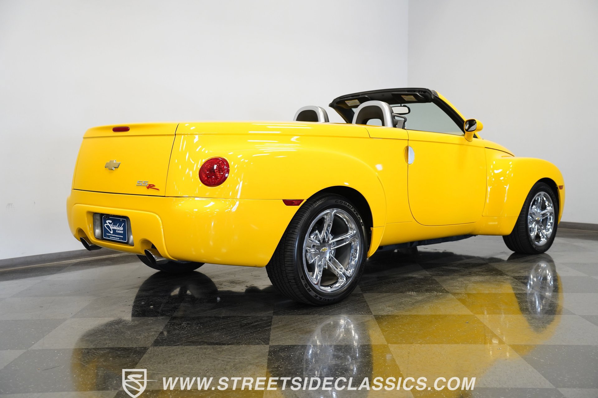 Used 2005 Chevrolet SSR w/ Preferred Equipment Group image 17