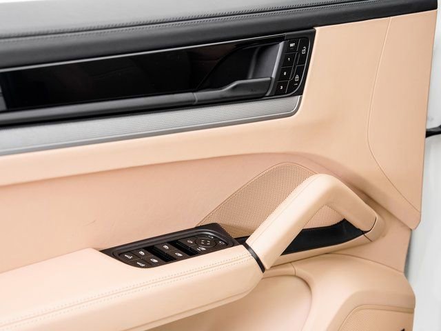 Certified 2025 Porsche Cayenne image 5