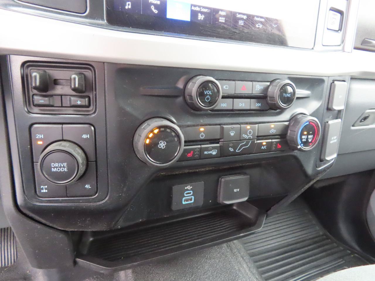 Used 2025 Ford F250 XLT w/ Black Appearance Package AWD/4WD image 25