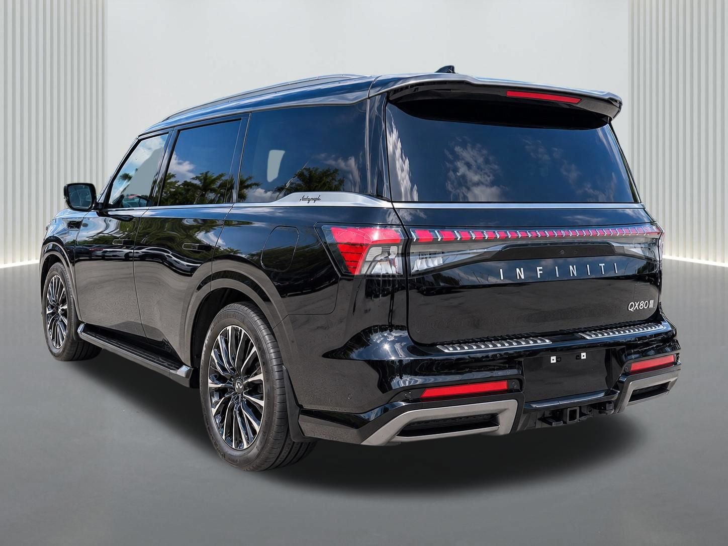Used 2025 INFINITI QX80 Autograph w/ Autograph Exterior Package AWD/4WD image 4