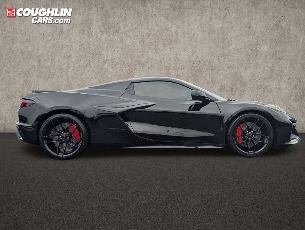 Used 2025 Chevrolet Corvette Z06 image 9