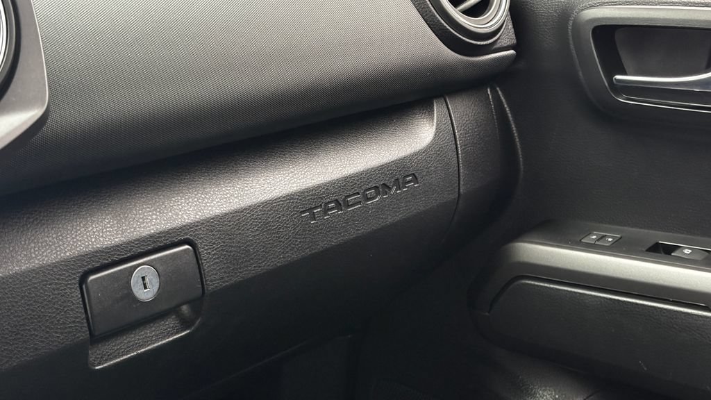 Used 2022 Toyota Tacoma TRD Sport AWD/4WD image 29
