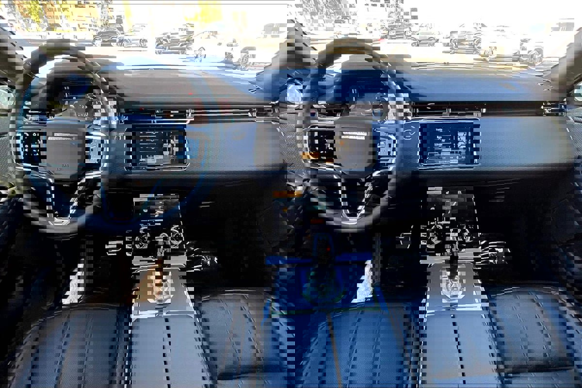 Used 2023 Land Rover Range Rover Evoque R-Dynamic S image 11