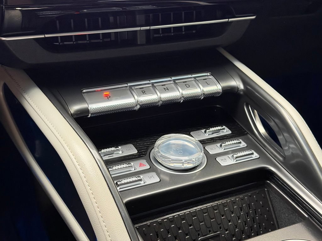 Used 2024 Lincoln Nautilus Reserve AWD/4WD image 14