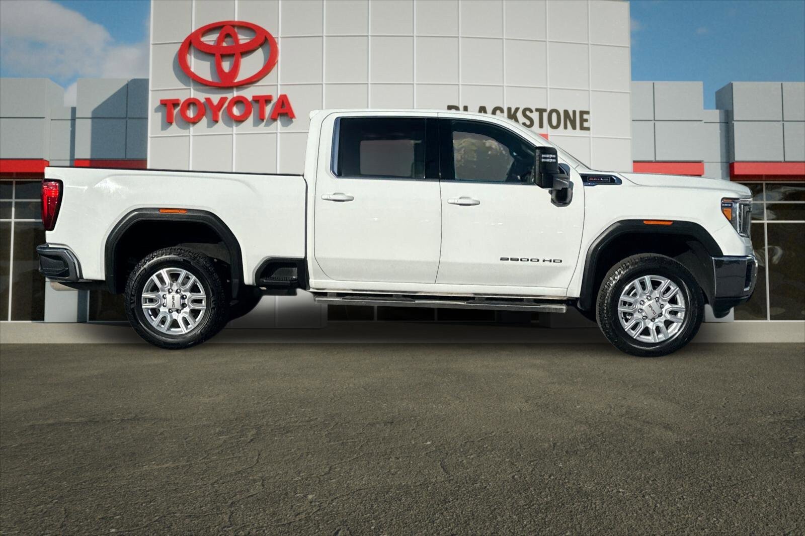 Used 2021 GMC Sierra 2500 SLE w/ SLE Convenience Package RWD image 2