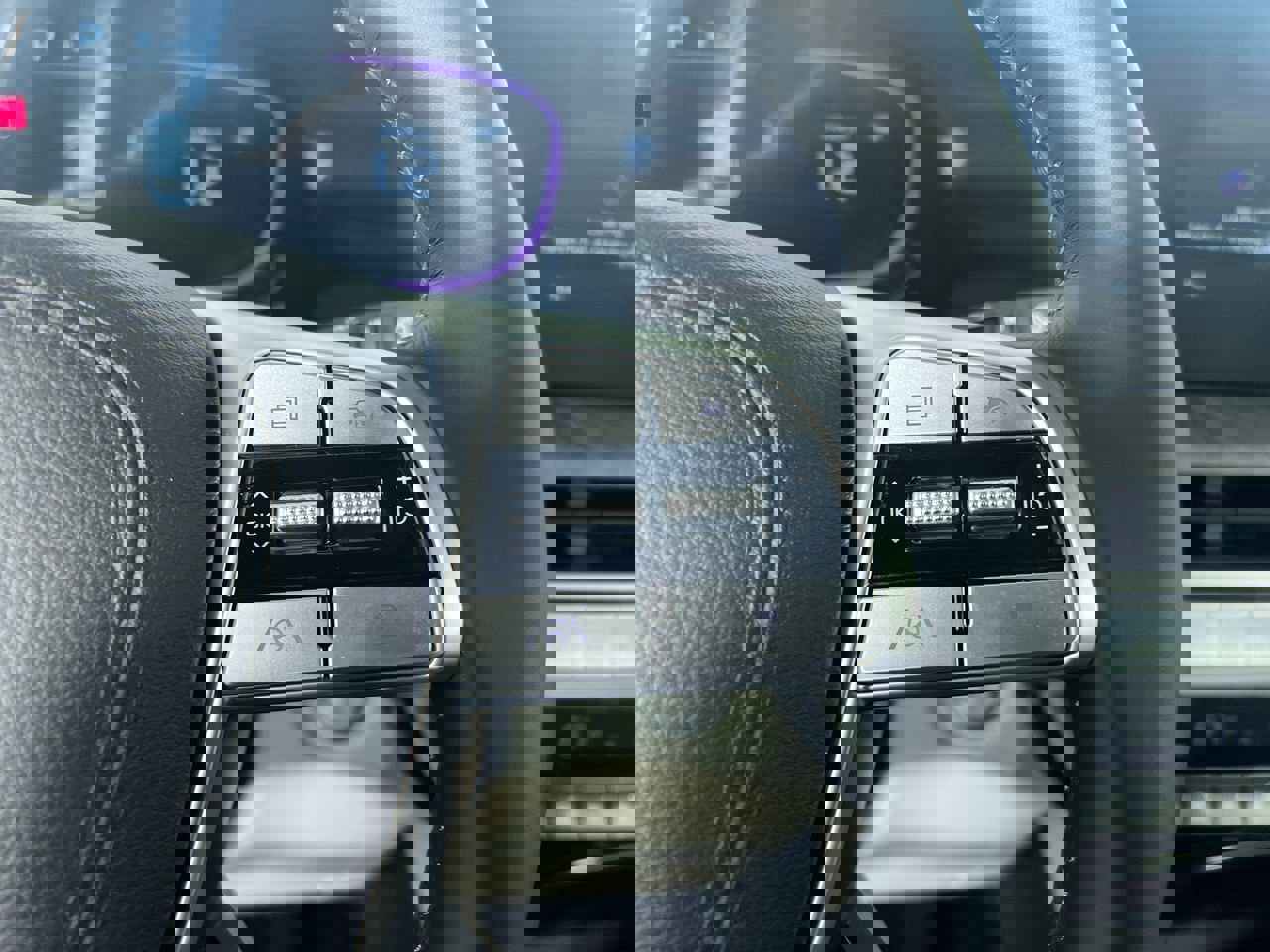 Used 2025 Kia Telluride EX w/ EX Captain's Chair Package image 18