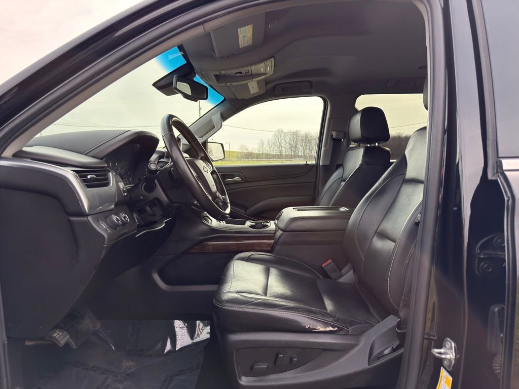 Used 2018 Chevrolet Suburban LT image 2