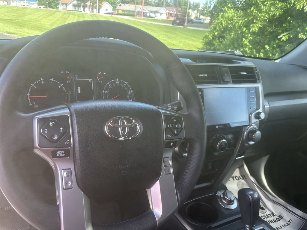 Used 2023 Toyota 4Runner SR5 AWD/4WD image 9