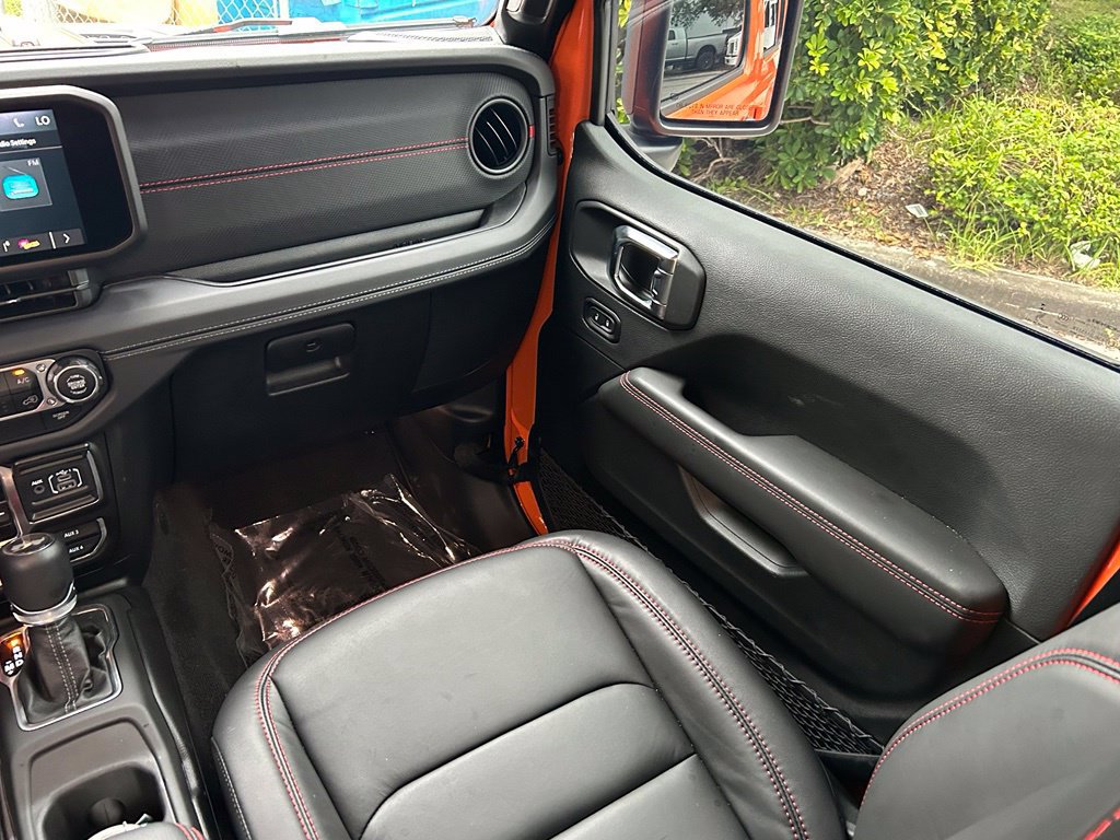 Used 2025 Jeep Wrangler Unlimited Rubicon w/ Convenience Group AWD/4WD image 11