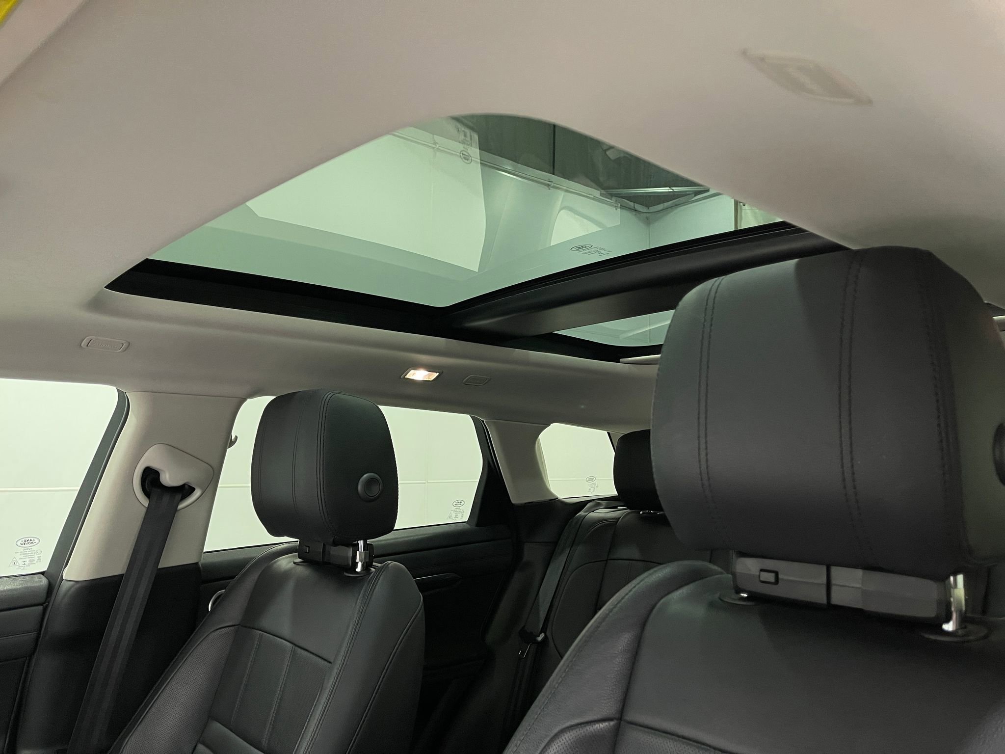 Used 2020 Land Rover Range Rover Evoque SE image 12