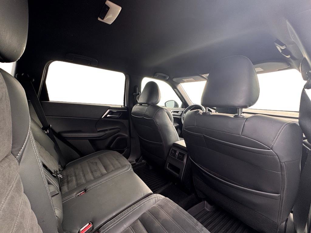 Used 2023 Mitsubishi Outlander SE Black Edition image 7