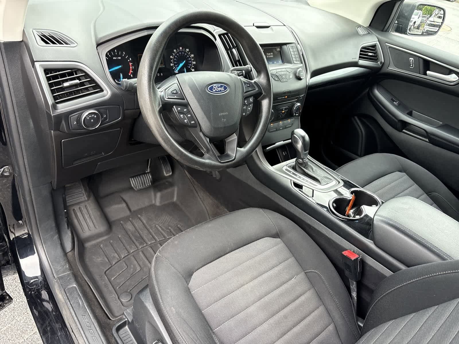 Used 2018 Ford Edge SE FWD image 10