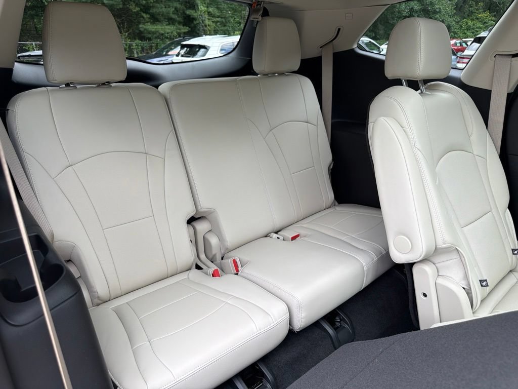 Used 2024 Buick Enclave Essence w/ Experience Buick Package AWD/4WD image 13