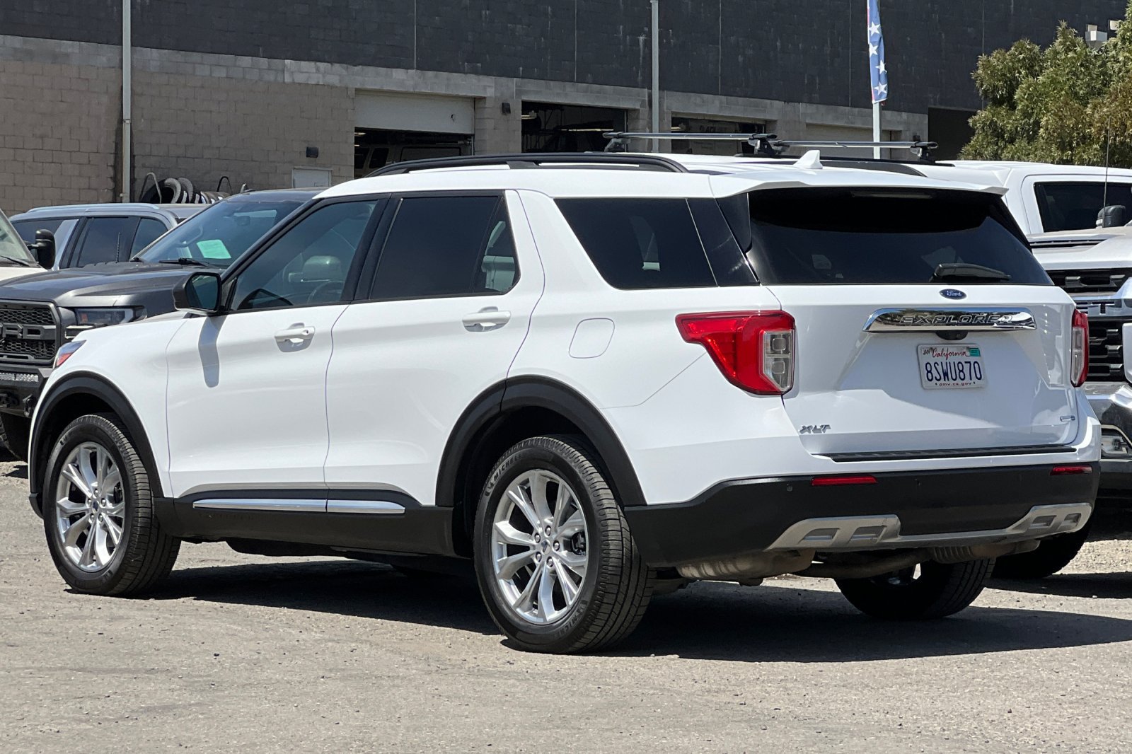 Used 2020 Ford Explorer XLT w/ Equipment Group 202A AWD/4WD image 6