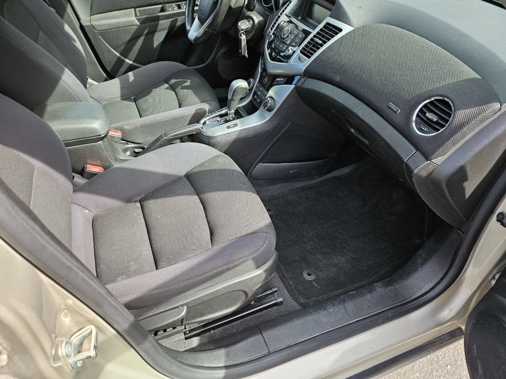 Used 2014 Chevrolet Cruze LT FWD image 14