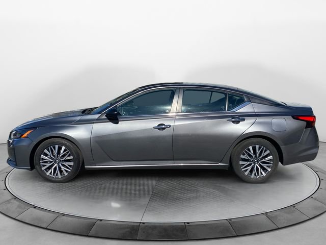 Used 2024 Nissan Altima 2.5 SV image 2